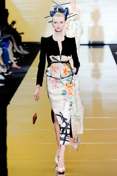 Look 18
